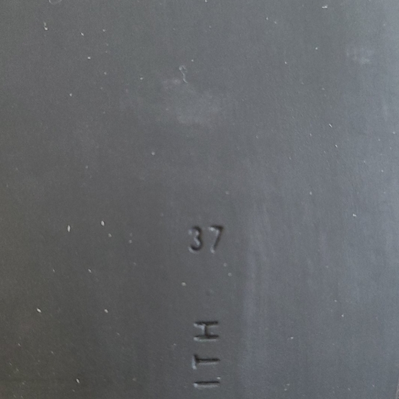 Charles & Keith Black & White flats - Picture 11 of 12